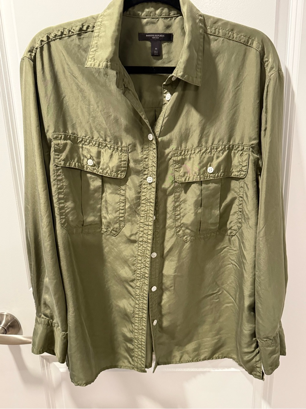 Banana Republic Men's Olive Green Long-Sleeve Button-Down Shirt